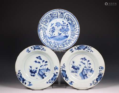 China, pair and a single blue and white porcelain deep plate...