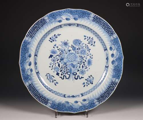 China, blue and white porcelain dish, 18th/19th century,