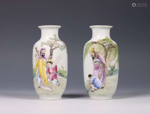 China, two small famille rose porcelain vases, modern,