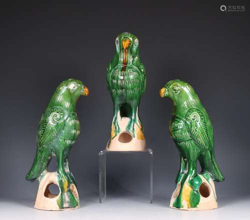 China, set of three green-glazed earthenware parrots, 20th c...