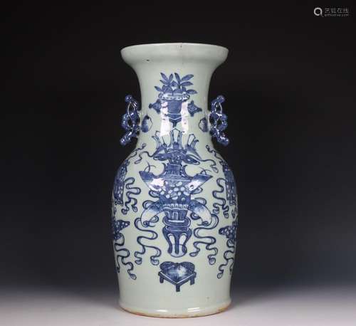 China, blue and white porcelain vase, 19th century,