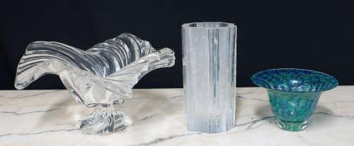 Three pieces of decorative art glassto include a bark effect...