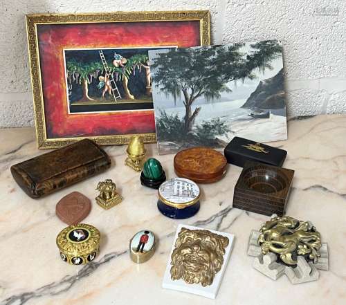 Selection of interesting small items, to include a burr wood...