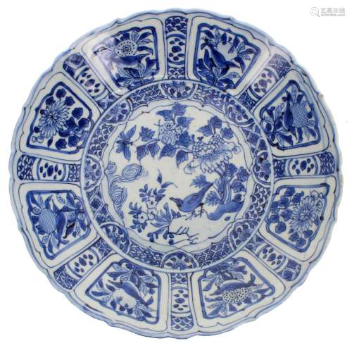 Chinese blue and white porcelain circular dish, in the Kraak...