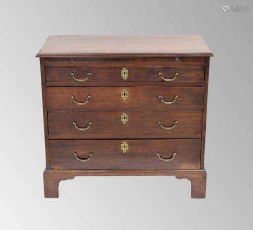 Early 19th century mahogany chest of drawers of small propor...