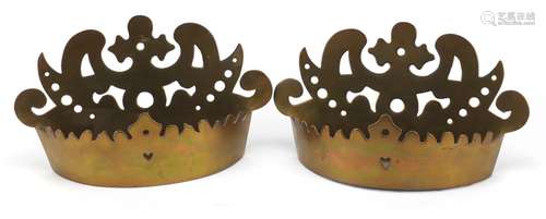 Pair of late Georgian brass mantle pieces, each 27cm wide : ...