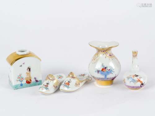 Convolute Meissen Porcelain, 3 vases, 1 pair of shoes, With ...
