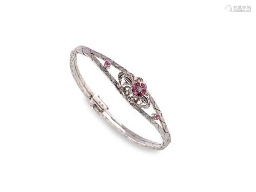 Bracelet, 14 ct white gold, With a central diamond and red g...