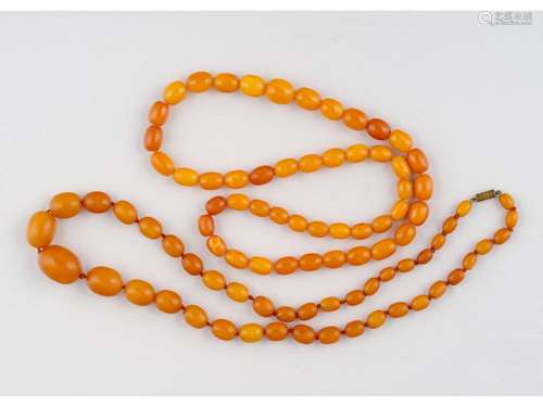 Mixed lot: 2 amber necklaces