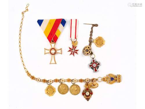 Mixed medals: 1 medal chain & 3 miniature medals