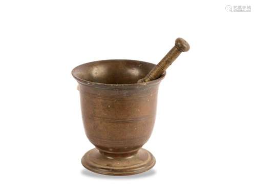 Mortar with pestle, 16th/17th century, Cast bronze