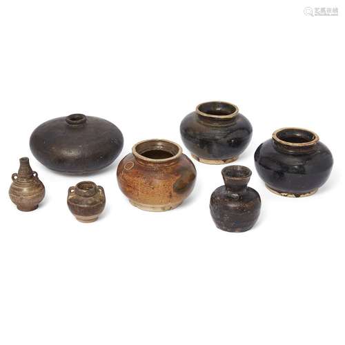 Seven Chinese and Sawankhalok vessels<br />
<br />
15th-16th...