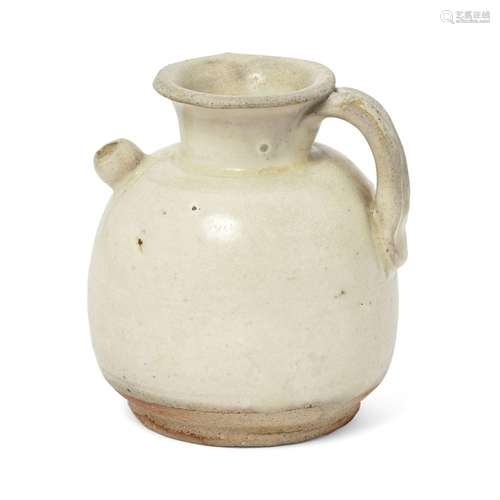 A Chinese white-glazed small ewer<br />
<br />
Tang dynasty<...