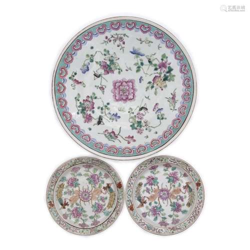 Three Chinese famille rose dishes<br />
<br />
Late Qing dyn...