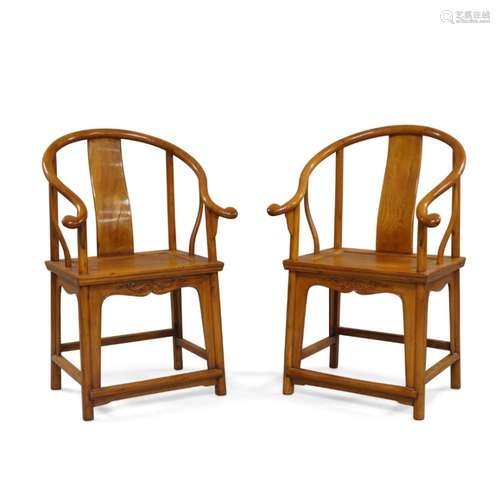 A pair of Chinese horseshoe-back wood chairs, quanyi<br />
<...