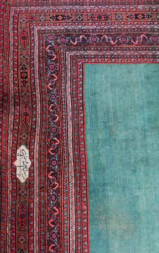 Tapis Khorassan<br />
Fond bleu ciel uni. Deux principa