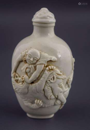 CHINESE QING BLANC DE CHINE SNUFF BOTTLE