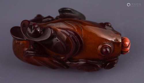 CHINESE AMBER SNUFF BOTTLE AND STOPPER