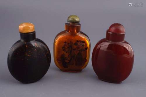 GROUP OF 3 CHINESE GLASS SNUFF BOTTLES