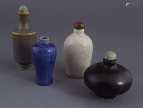 GROUP OF 4 CHINESE QING PORCELAIN SNUFF BOTTLES