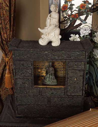 19TH-CENTURY TIBETO-CHINESE CABINET SHRINE