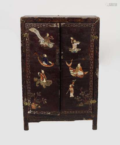 19TH-CENTURY CHINESE LACQUERED CABINET