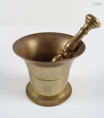 19TH-CENTURY BRASS MORTAR AND PESTLE