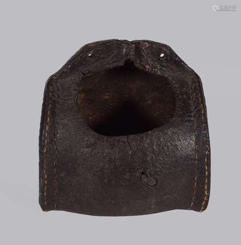 17TH-CENTURY LEATHER WINE POUCH