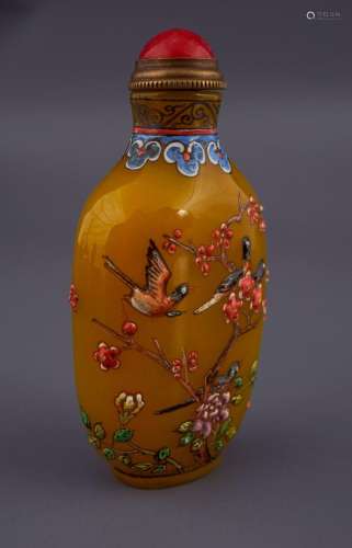 CHINESE QING YELLOW GLASS SNUFF BOTTLE