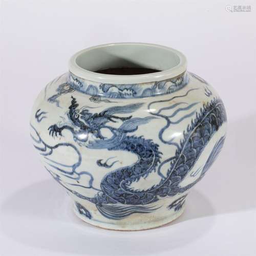 A BLUE AND WHITE DRAGON PORCELAIN JAR