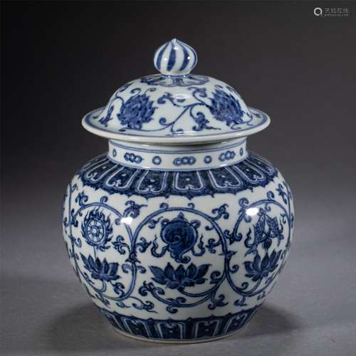 A BLUE AND WHITE PORCELAIN JAR