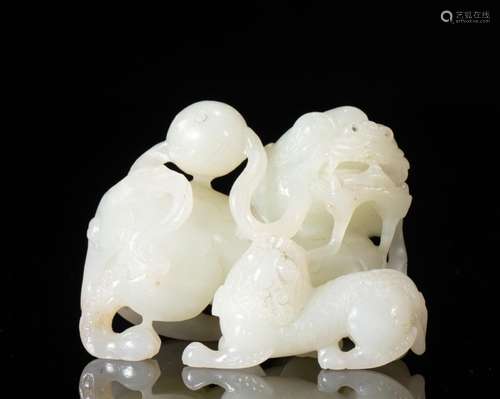 A WHITE JADE LION ORNAMENTS