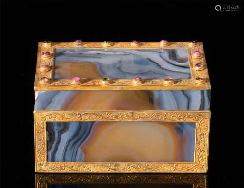 A HARDSTONES INLAID CARVED AGATE BOX AND COVER