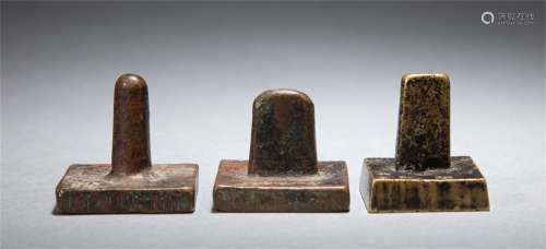 A GROUP OF THREE BRONZE SEALS
