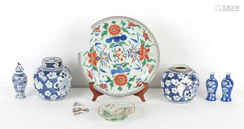 Property of a lady - a group of seven Chinese porcelain item...