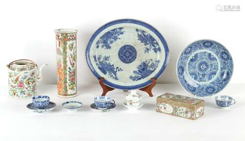 Property of a gentleman - a quantity of Chinese porcelain it...