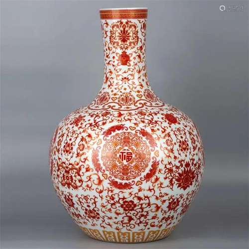 Alum red large vase with mark of Qianlong year of Qing Dynas...