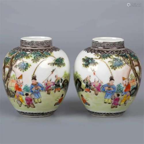 A pair of famille rose jars with Qianlong Nian Zhi mark