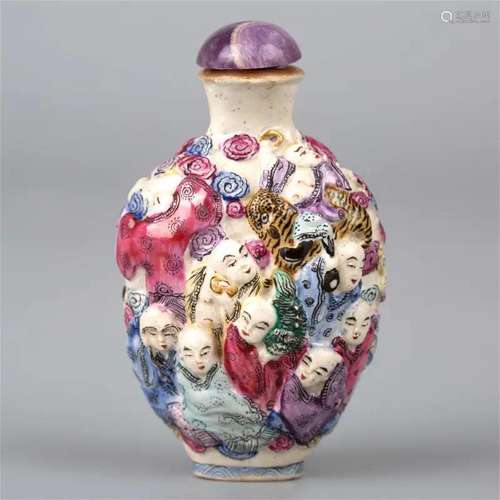 Famille rose eighteen Arhat sculpture snuff bottle, Late Qin...