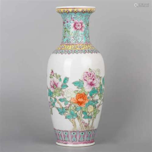 Famille rose flower vase made in Jingdezhen, China