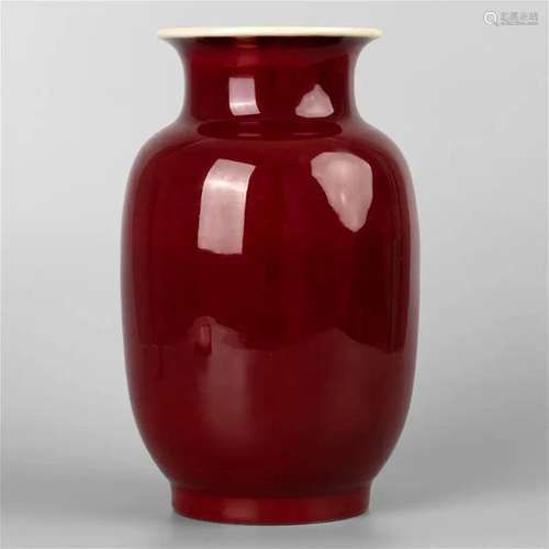 Red vase, late QING dynasty