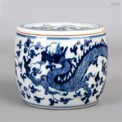 Blue and white dragon pattern cricket can with Daming Xuande...