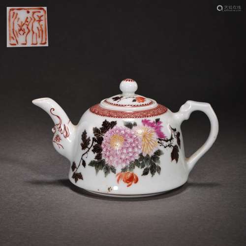 Qing Dynasty famille rose flower holding pot