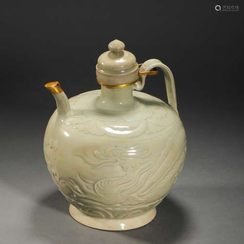 Celadon Ewer with First Pattern Before Ming Dynasty