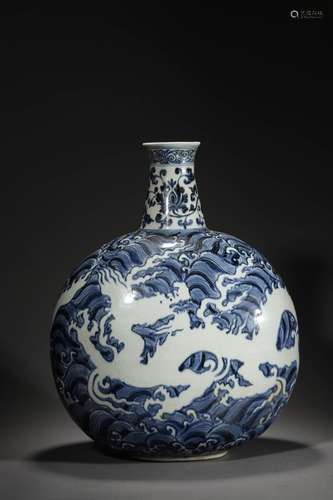 Ming Xuande blue and white vase with white dragon pattern ho...