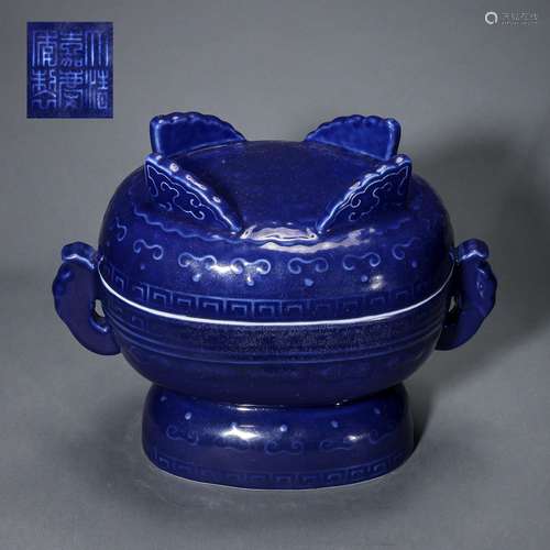 Chinese Qing Dynasty Monochrome Glazed Animal Ear Cover Box