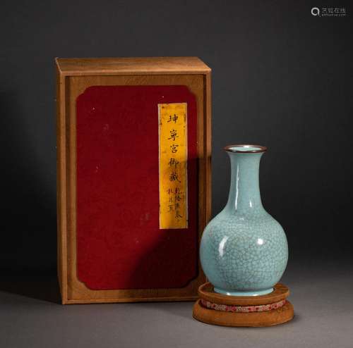 Chinese Qing Dynasty official kiln vase