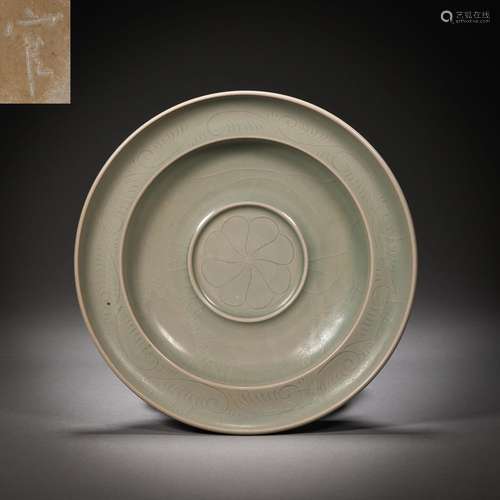 Pre-Ming Dynasty Celadon Cup Holder