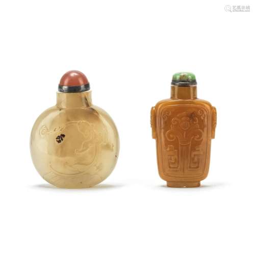 TWO CARVED AGATE SNUFF BOTTLES 19th century (4)