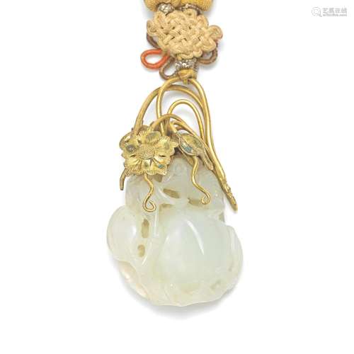 A GOLD-MOUNTED WHITE JADE 'BIRD AND PEACH' CARVING 18th/19th...